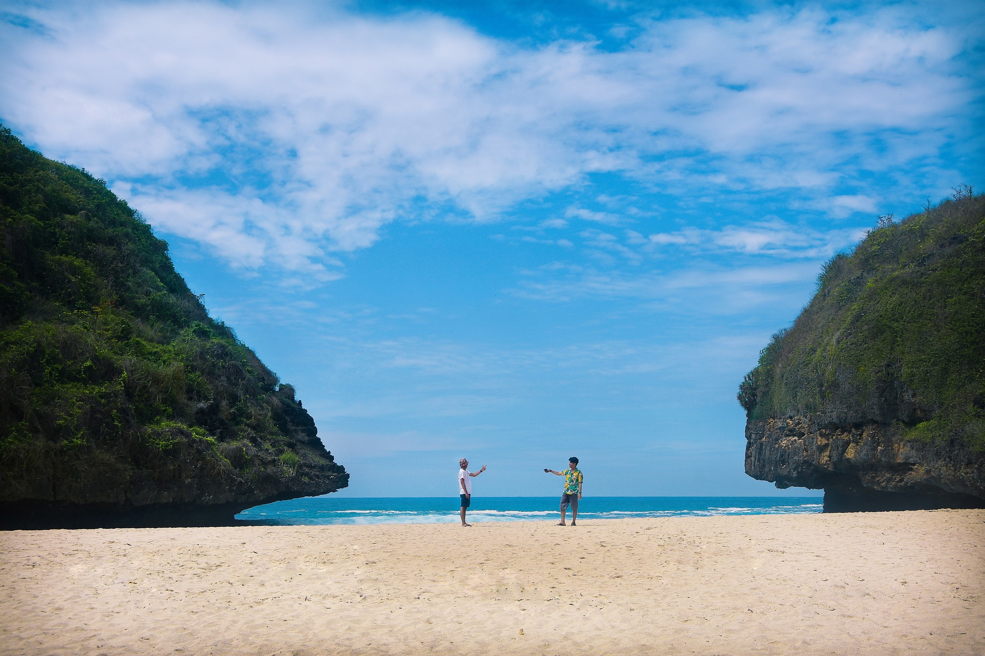 Destinasi dengan Pantai & Pemandangan Bawah Laut Terbaik di Indonesia Timur 